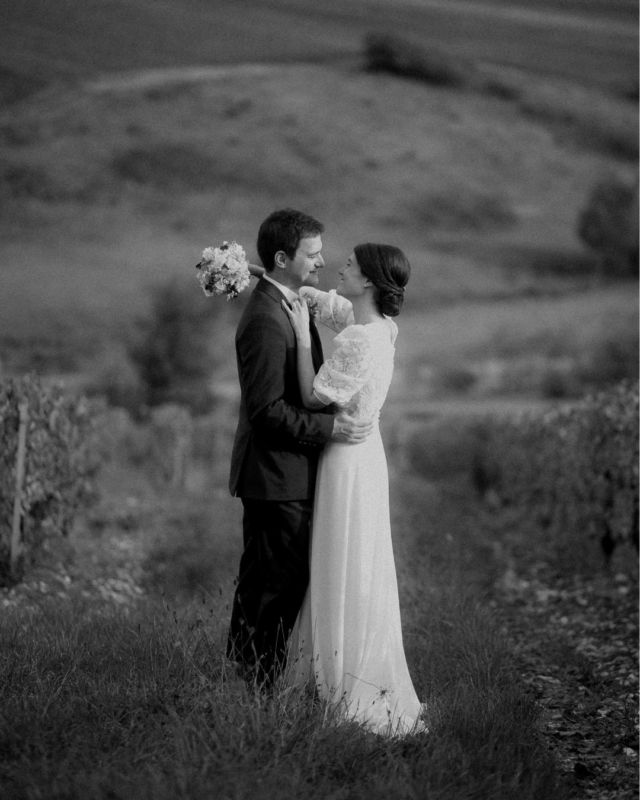 L’importance des souvenirs imprimés !

Chaque reportage de mariage est livré sur une galerie en ligne. Les photos numériques sont pratiques, elles sont accessible directement par vous et vos invités et tout cela pendant un an mais…. les tirages imprimés… c’est une autre dimension !

Imaginez vos moments précieux sublimés sur du papier haut de gamme, des images que vous pouvez toucher, encadrer, transmettre. Mes tirages ne sont pas qu’une option, ils sont inclus dès la formule avec la soirée pour vous permettre d’avoir déjà quelques souvenirs tangibles à conserver précieusement !

 #photographemariage #photographemariagetours #mariage2025 #futuremariee #mariagetours #futuremariée #photographemariagefrance #futuremariée2025 #photodemariage #mariagelyon #mariée #mariage2024 #mariageinspiration #mariages #inspirationmariage #mariagefrance